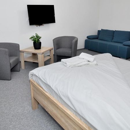 Pokoje, Apartamenty, Restauracja Marcus 奥博尔尼基 外观 照片