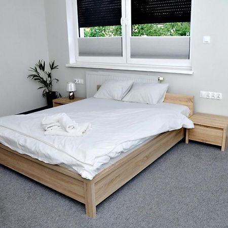 Pokoje, Apartamenty, Restauracja Marcus 奥博尔尼基 外观 照片