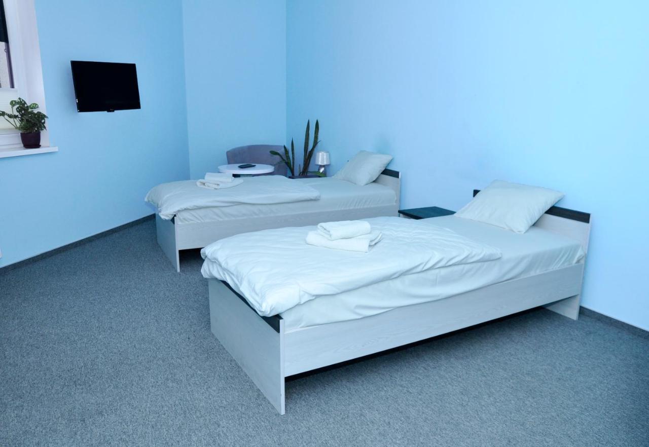 Pokoje, Apartamenty, Restauracja Marcus 奥博尔尼基 外观 照片