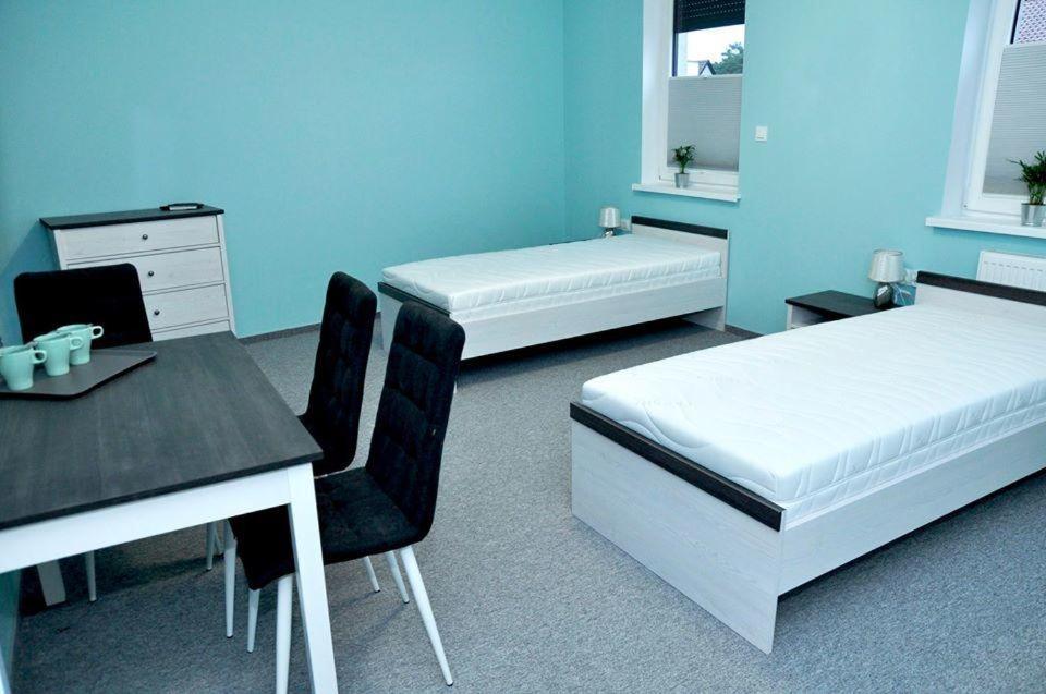 Pokoje, Apartamenty, Restauracja Marcus 奥博尔尼基 外观 照片