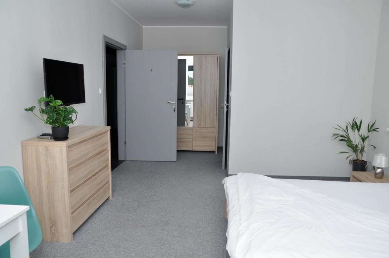 Pokoje, Apartamenty, Restauracja Marcus 奥博尔尼基 外观 照片