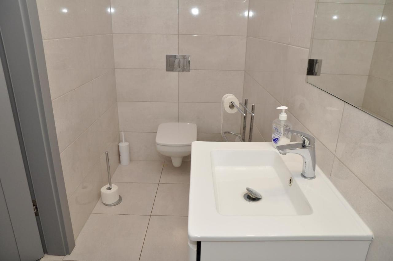 Pokoje, Apartamenty, Restauracja Marcus 奥博尔尼基 外观 照片