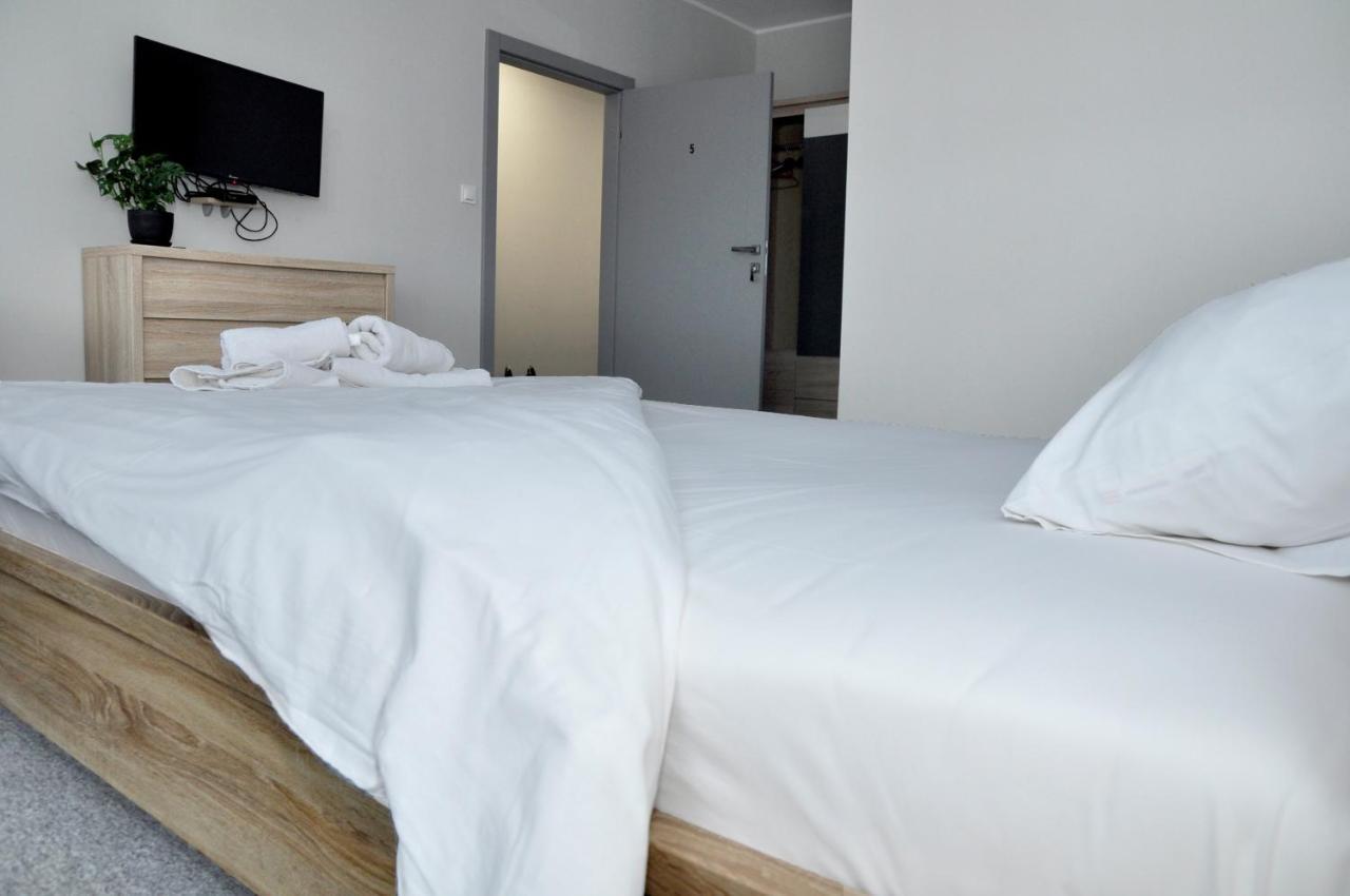 Pokoje, Apartamenty, Restauracja Marcus 奥博尔尼基 外观 照片